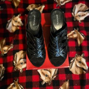 Aerosoles size 10 black leather slide